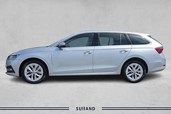 Skoda Octavia 2 of 5