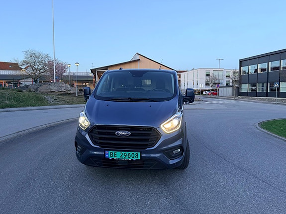 Ford Transit Custom 300L 2 of 5