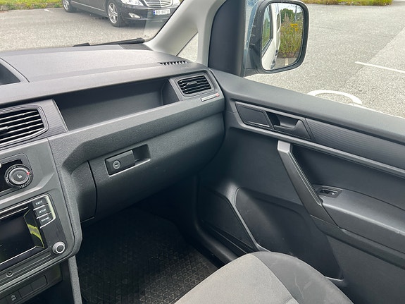 Volkswagen Caddy Maxi 3 of 5