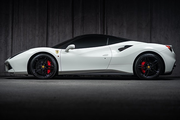 Ferrari 488 GTB 2 of 5
