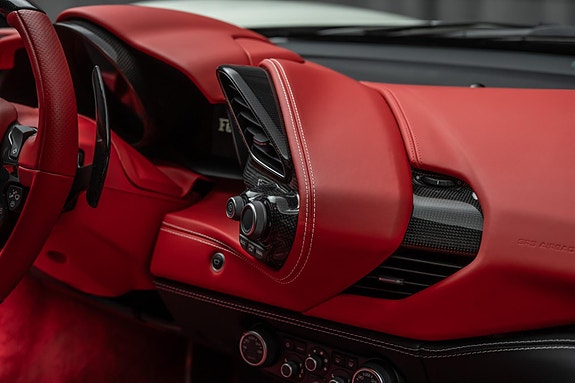 Ferrari 488 GTB 24 of 30