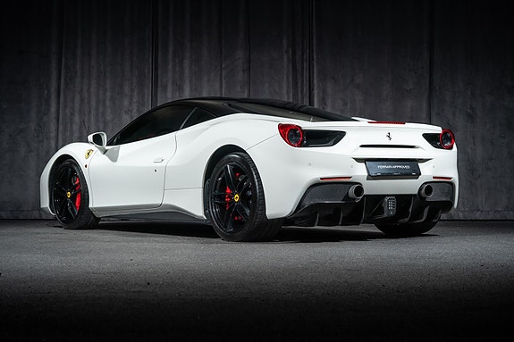 Ferrari 488 GTB 3 of 5