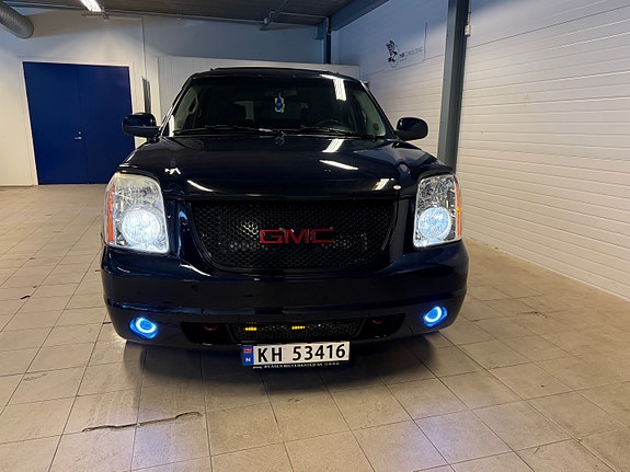 GMC Yukon 4 of 26