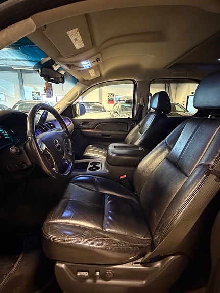 GMC Yukon 14 of 26