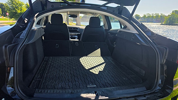 Jaguar I-PACE 16 of 19