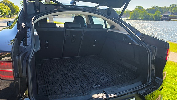 Jaguar I-PACE 14 of 19
