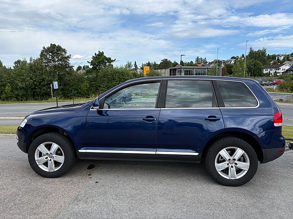 Volkswagen Touareg 3 of 5