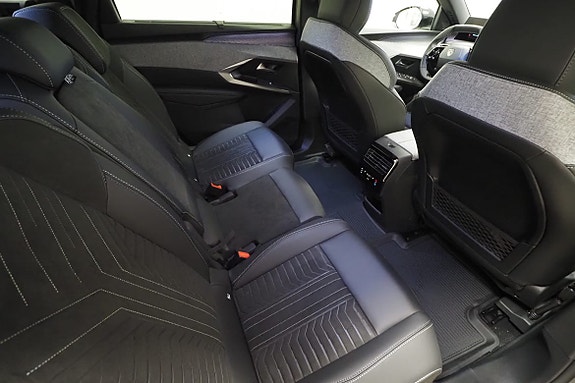 Peugeot e-5008 8 of 22