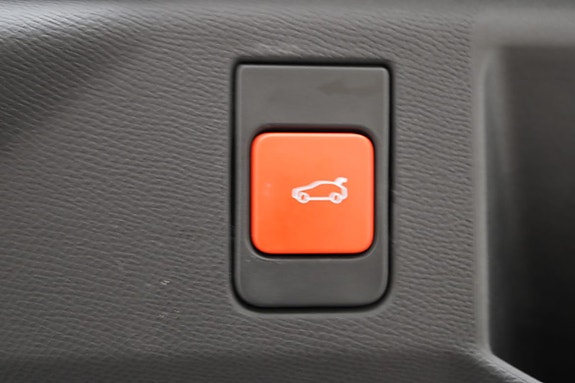 Peugeot e-5008 11 of 22