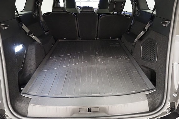 Peugeot e-5008 10 of 22