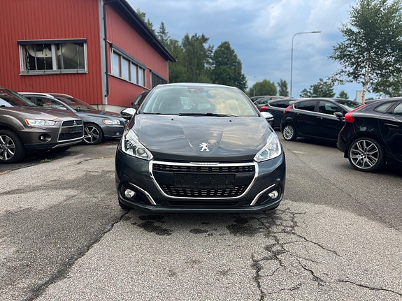 Peugeot 208 2 of 5
