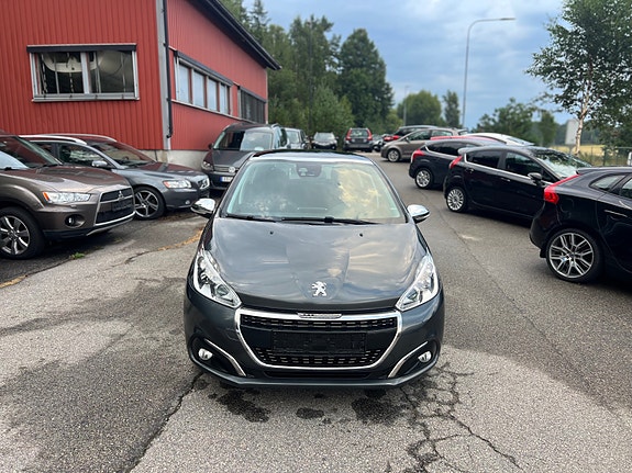 Peugeot 208 3 of 5