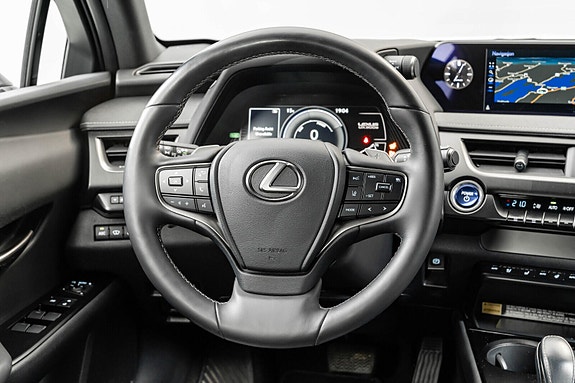 Lexus UX300e 22 of 26