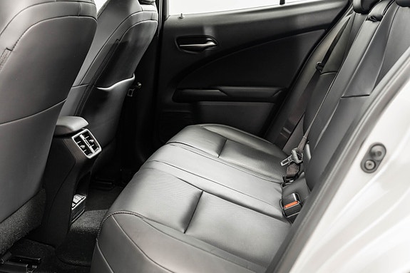 Lexus UX300e 26 of 26