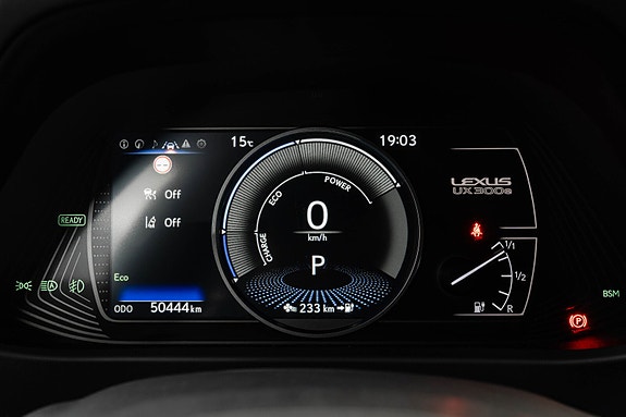 Lexus UX300e 23 of 26