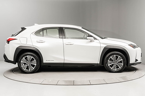 Lexus UX300e 5 of 26