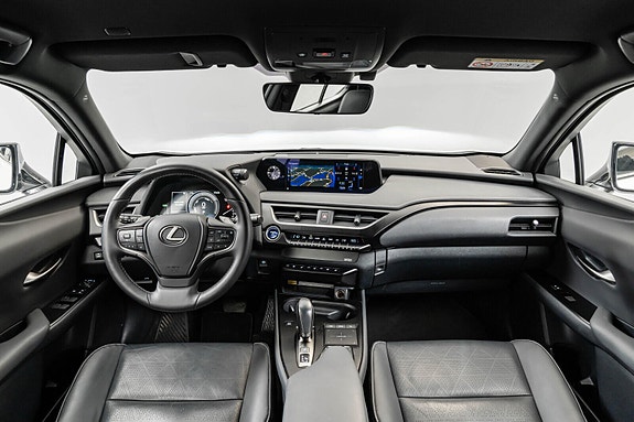 Lexus UX300e 18 of 26
