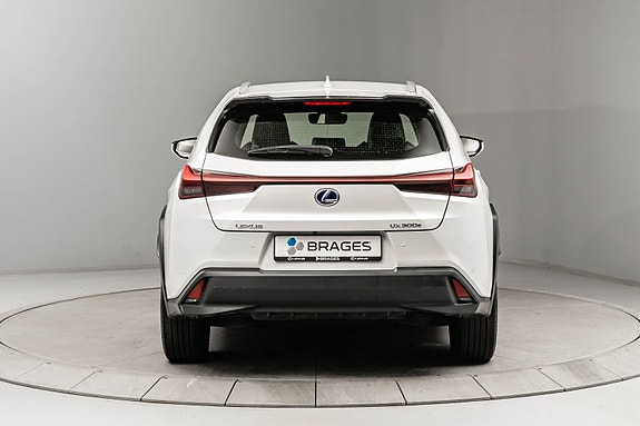 Lexus UX300e 3 of 26