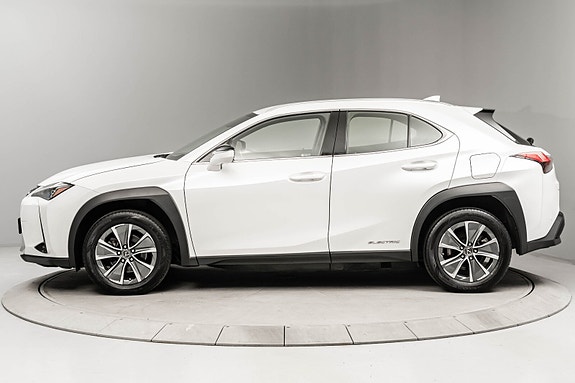 Lexus UX300e 2 of 26