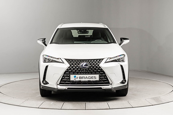 Lexus UX300e 6 of 26