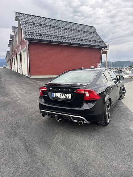 Volvo S60 4 of 5