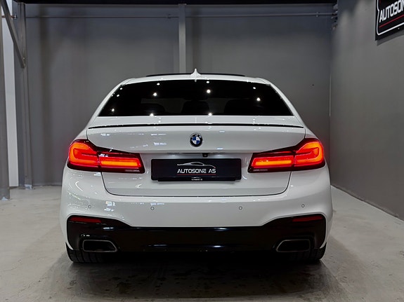 BMW 540i 11 of 30