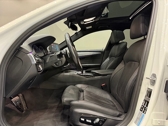 BMW 540i 16 of 30