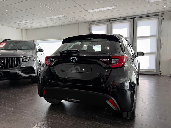 Toyota Yaris 17 of 30
