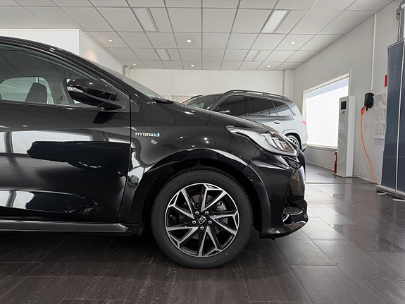 Toyota Yaris 11 of 30