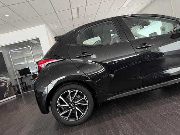 Toyota Yaris 14 of 30