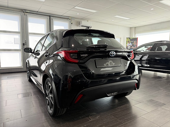 Toyota Yaris 18 of 30