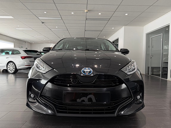 Toyota Yaris 4 of 30