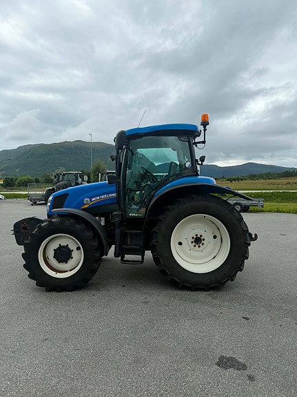 New Holland T6040 2 of 16