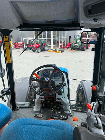 New Holland T6040 13 of 16