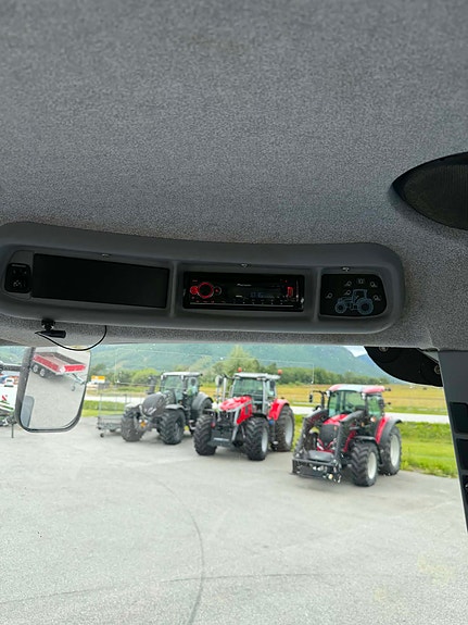 New Holland T6040 10 of 16