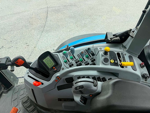 New Holland T6040 12 of 16