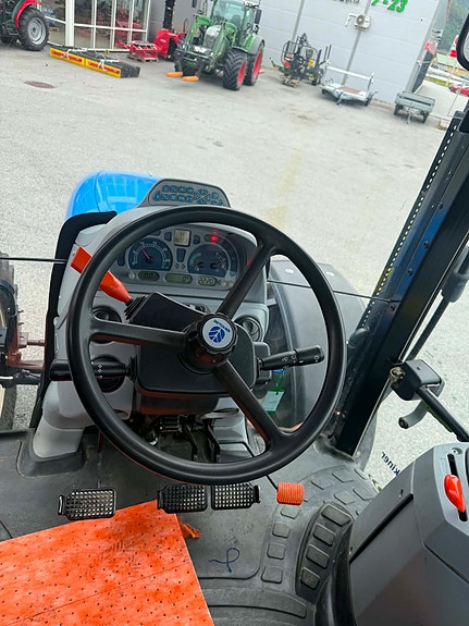 New Holland T6040 16 of 16