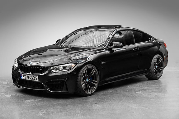 BMW M4 2 of 30