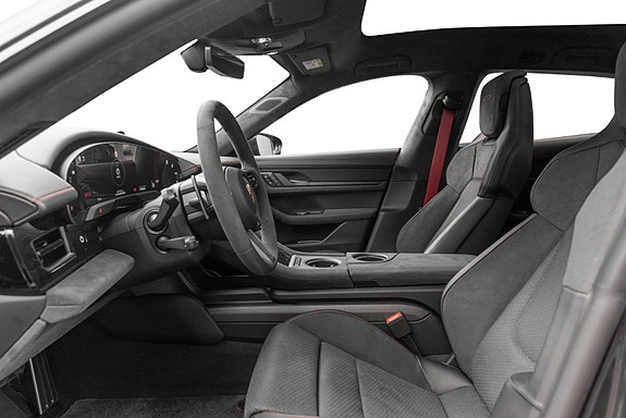 Porsche Taycan Sport Turismo 4 of 5