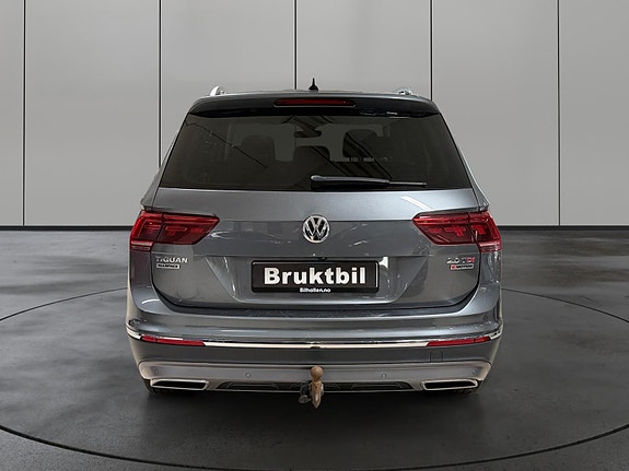 Volkswagen Tiguan Allspace 4 of 5