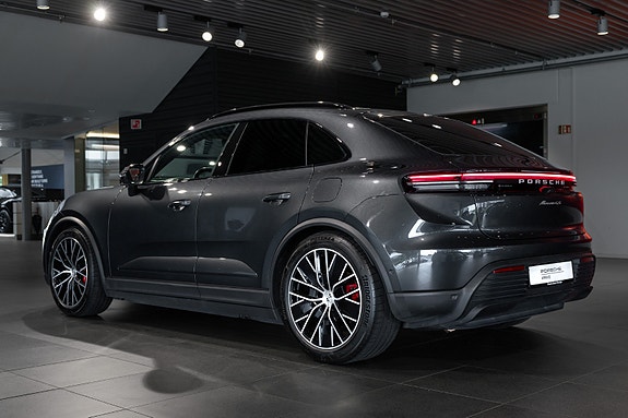 Porsche Macan 3 of 5