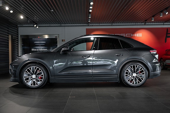 Porsche Macan 2 of 5
