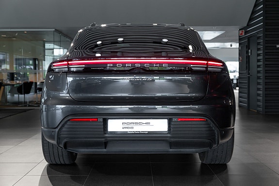 Porsche Macan 4 of 5
