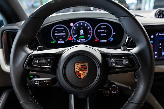 Porsche Cayenne 21 of 30