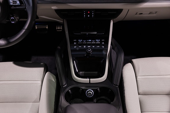 Porsche Cayenne 26 of 30