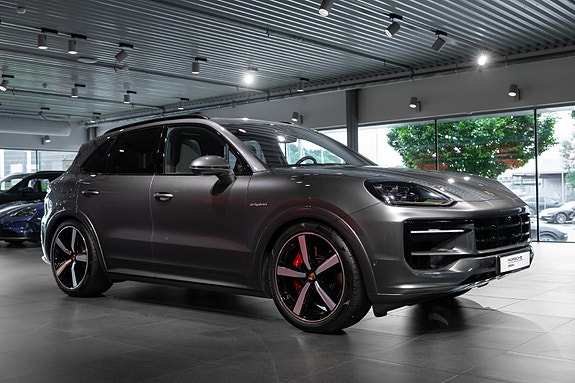 Porsche Cayenne 7 of 30
