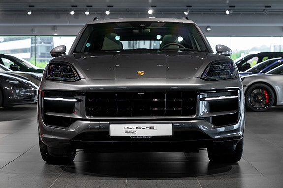 Porsche Cayenne 8 of 30
