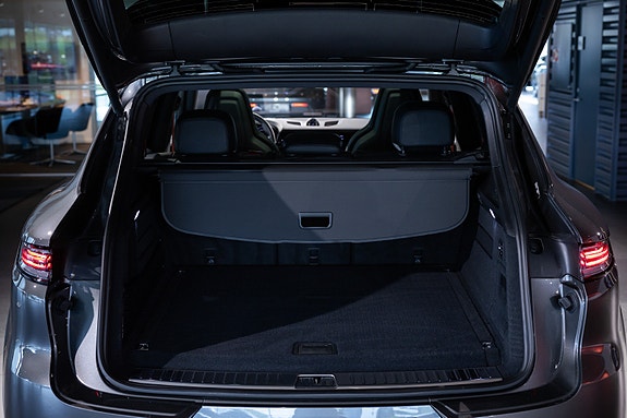 Porsche Cayenne 28 of 30