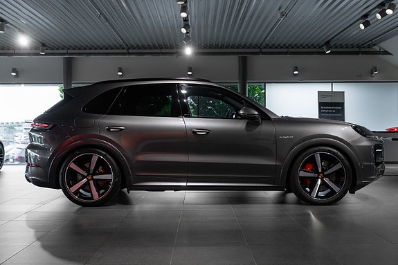 Porsche Cayenne 6 of 30