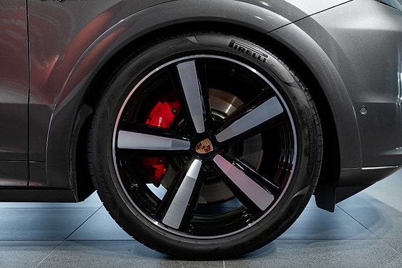 Porsche Cayenne 14 of 30